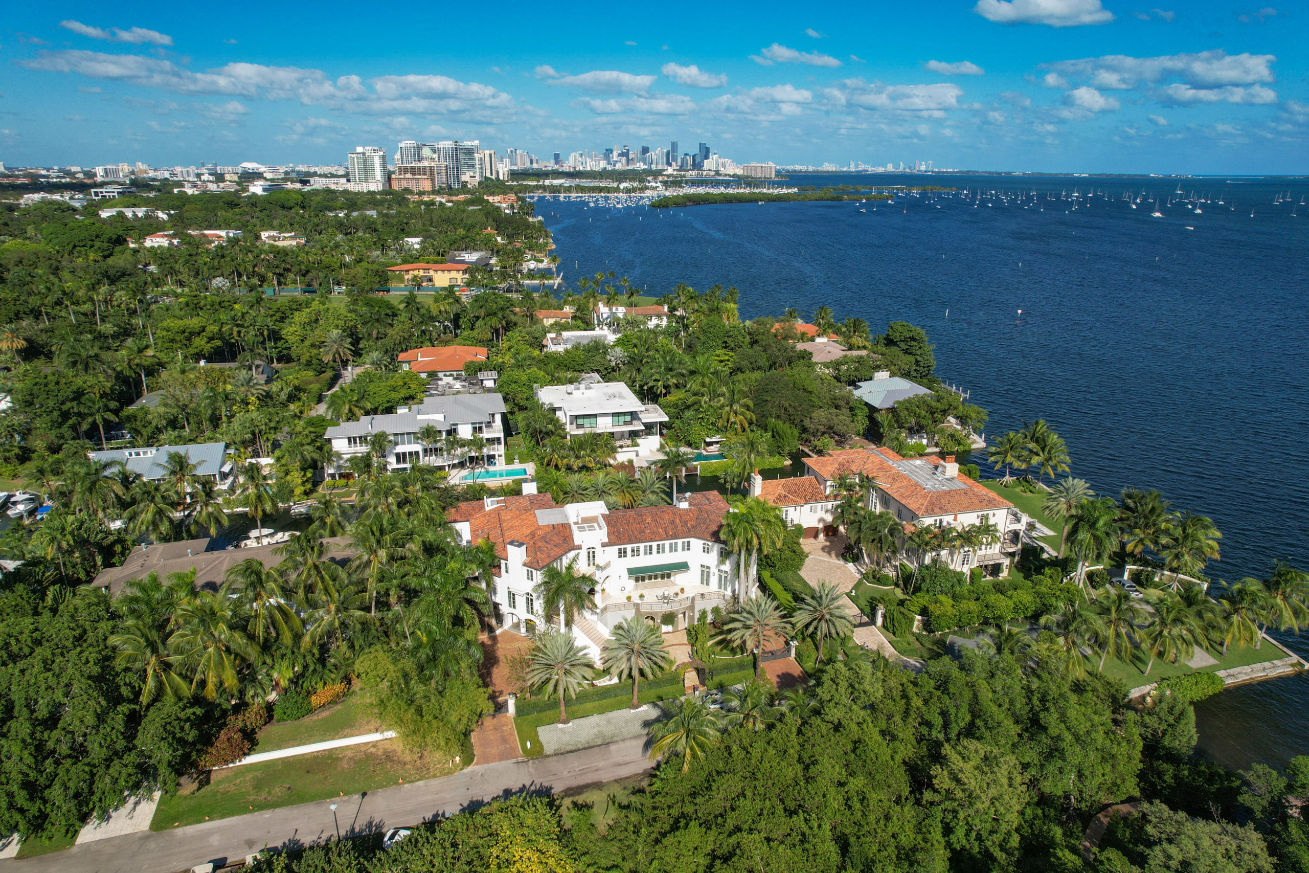 What is the best gated community in Coconut Grove for Single Family Homes DSG