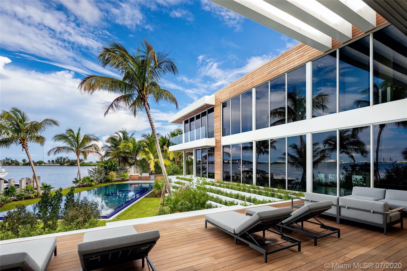 A Second Home in Miami, Should I Buy a Condo or a Home?