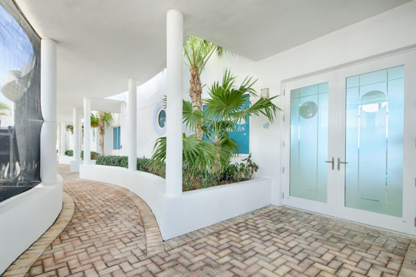 03_9502_2017-02-03_100 S Pointe Dr #TH14, Mia Bch_HDR