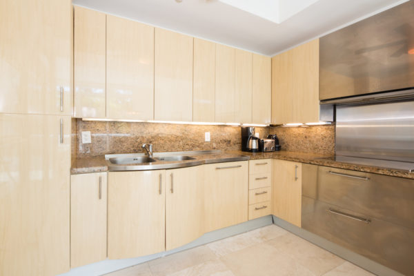 20_9451_2017-02-03_100 S Pointe Dr #TH14, Mia Bch