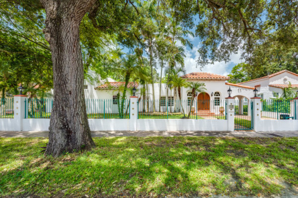 2508 Madrid St Coral Gables FL-large-001-22-201708 DSC 0559 HDR-1499x1000-72dpi