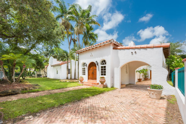 2508 Madrid St Coral Gables FL-large-002-2-201708 DSC 0471-1428x1000-72dpi