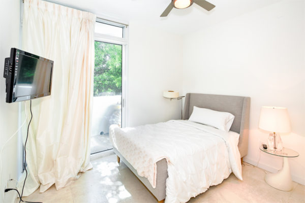 25_9471_2017-02-03_100 S Pointe Dr #TH14, Mia Bch_HDR__PSD