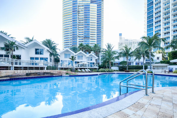 30_9546_2017-02-03_100 S Pointe Dr #TH14, Mia Bch_HDR
