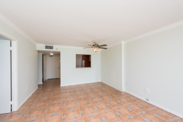 345 Ocean Dr Unit 1016 Miami-large-009-11-2016 DSC 5772 ED-1499x1000-72dpi