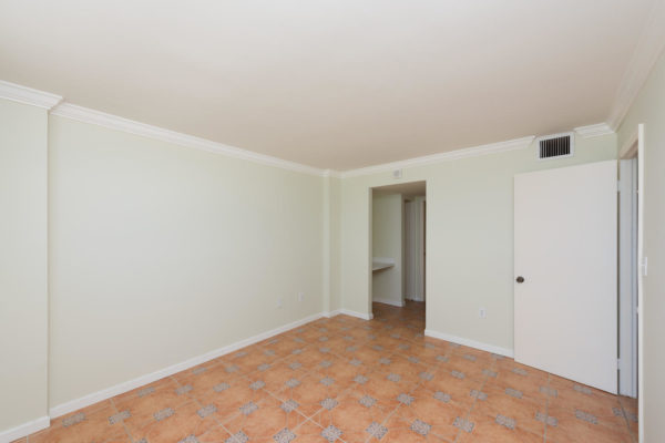 345 Ocean Dr Unit 1016 Miami-large-017-18-2016 DSC 5793-1499x1000-72dpi