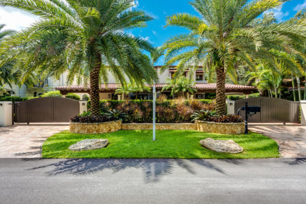 3820 Loquat Ave Coconut Grove-large-001-21-20180827 01 DSC 3370 HDR-1499x1000-72dpi 3820 Loquat Ave Coconut Grove-large-001-21-20180827 01 DSC 3370 HDR-1499x1000-72dpi