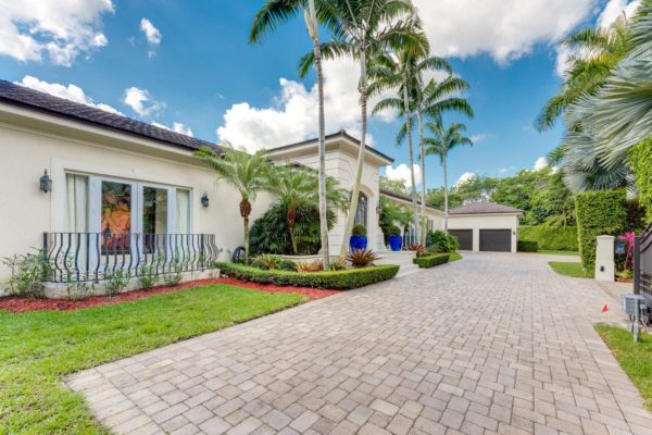 6090 SW 112th St Pinecrest FL-large-002-13-Exterior Front-1499x1000-72dpi 6090 SW 112 Th Street - Pinecrest home for sale