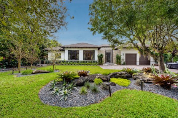810 Jeronimo Dr Coral Gables-large-001-3-Exterior  Front-1499x1000-72dpi
