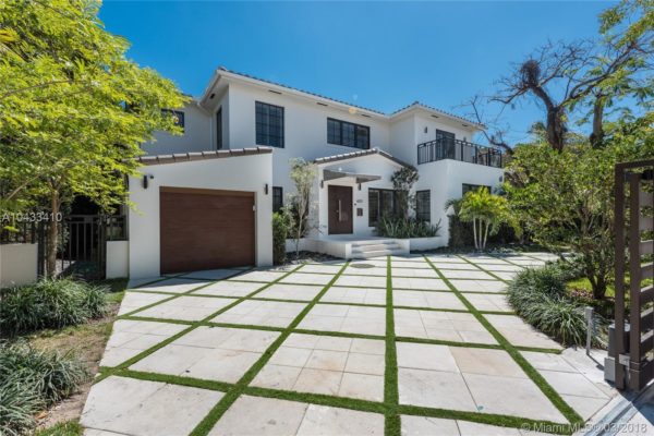 Should I Rent or Sell My Miami Beach Real Estate?