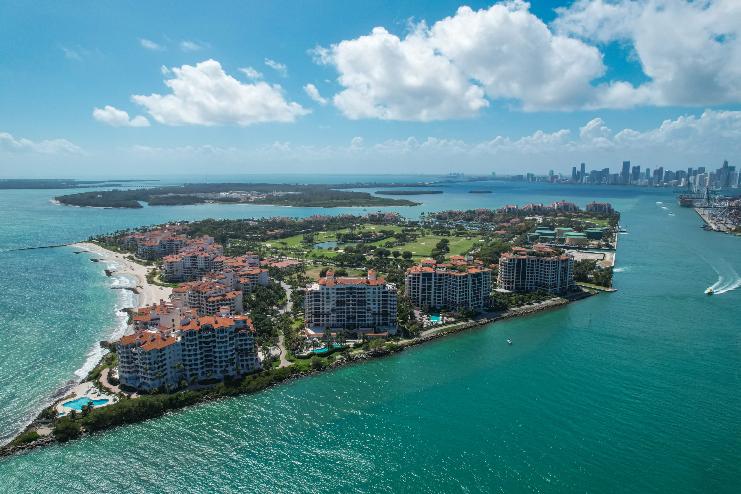 Moving to Miami Beach | Why More and More Wealthy Americans are Moving to Fisher Island DSG Moving Moving to Miami Beach | Why More and More Wealthy Americans are Moving to Fisher Island DSG Miami Beach | Why More and More Wealthy Americans are Moving to Fisher Island DSG