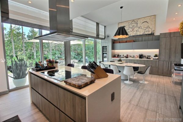 Coral Gables Homes vs Key Biscayne Homes Coral Gables Homes vs Key Biscayne Homes