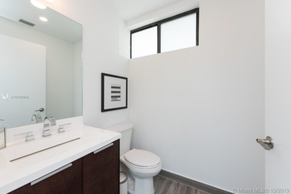 L'Uccello Coconut Grove | Income Producing Property offering 6 fully furnished units L'Uccello Coconut Grove | Income Producing Property offering 6 fully furnished units