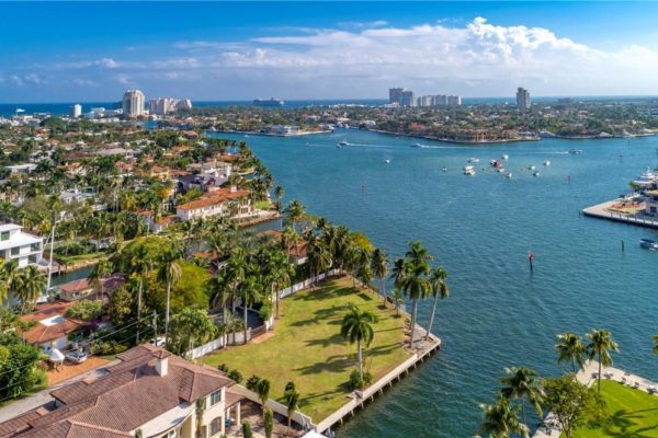 What are the Best Waterfront Point Lot homes in Fort Lauderdale?