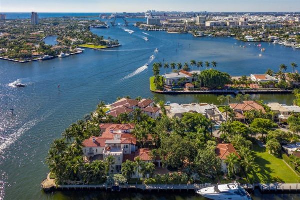 What are the Best Waterfront Point Lot homes in Fort Lauderdale?