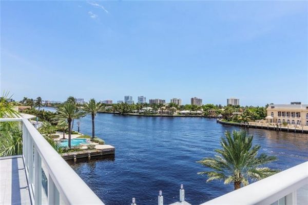 What are the Best Waterfront Point Lot homes in Fort Lauderdale?