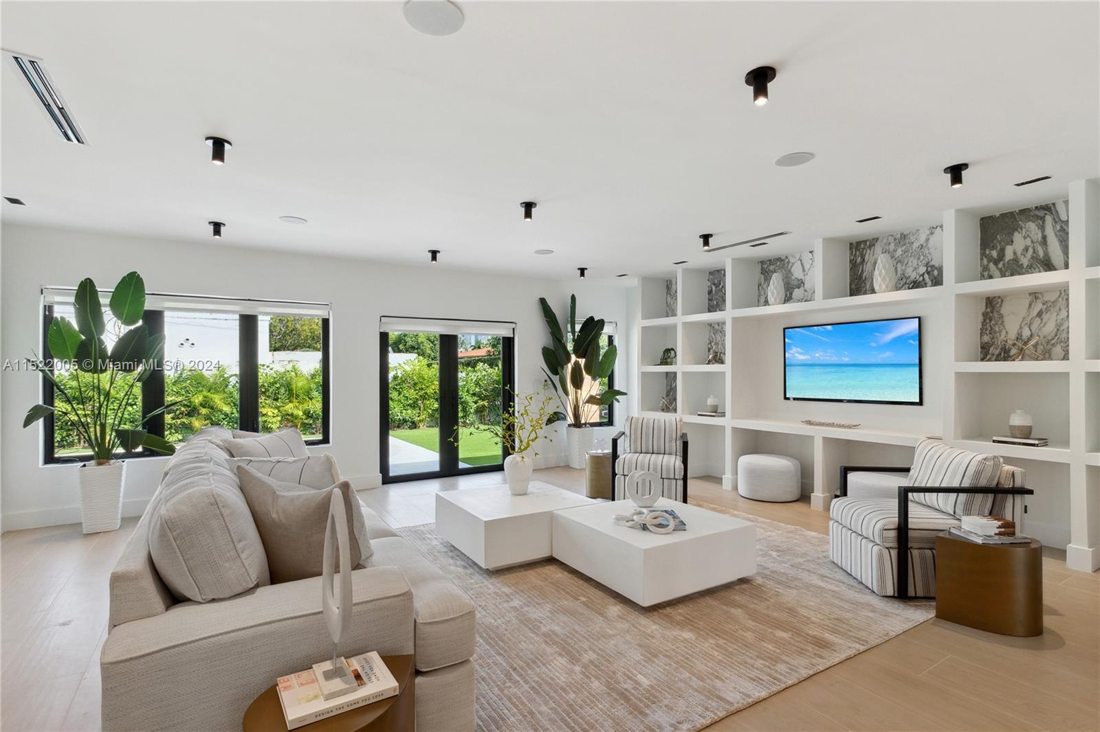 Selling real estate in Miami. One of the best tips is to stage a home before selling it Selling real estate in Miami. One of the best tips is to stage a home before selling it