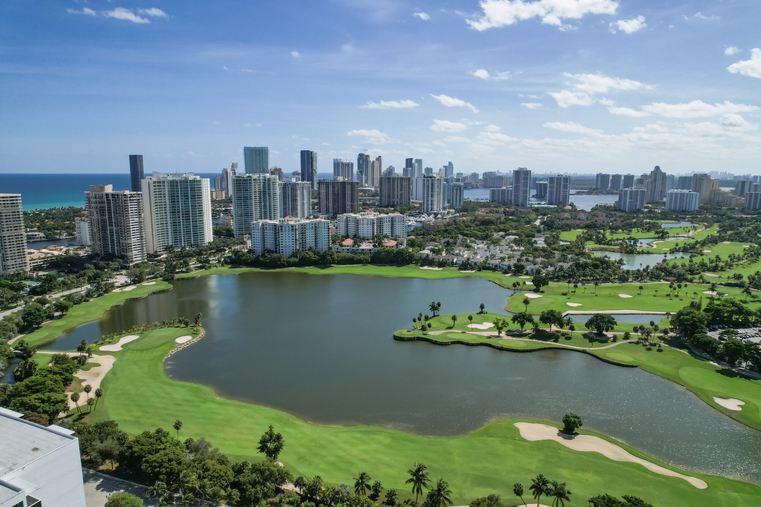 What are the Top 5 Aventura Luxury Condos? A curated look at Aventura’s best luxury condos, analyzing lifestyles, floor plans & performance.